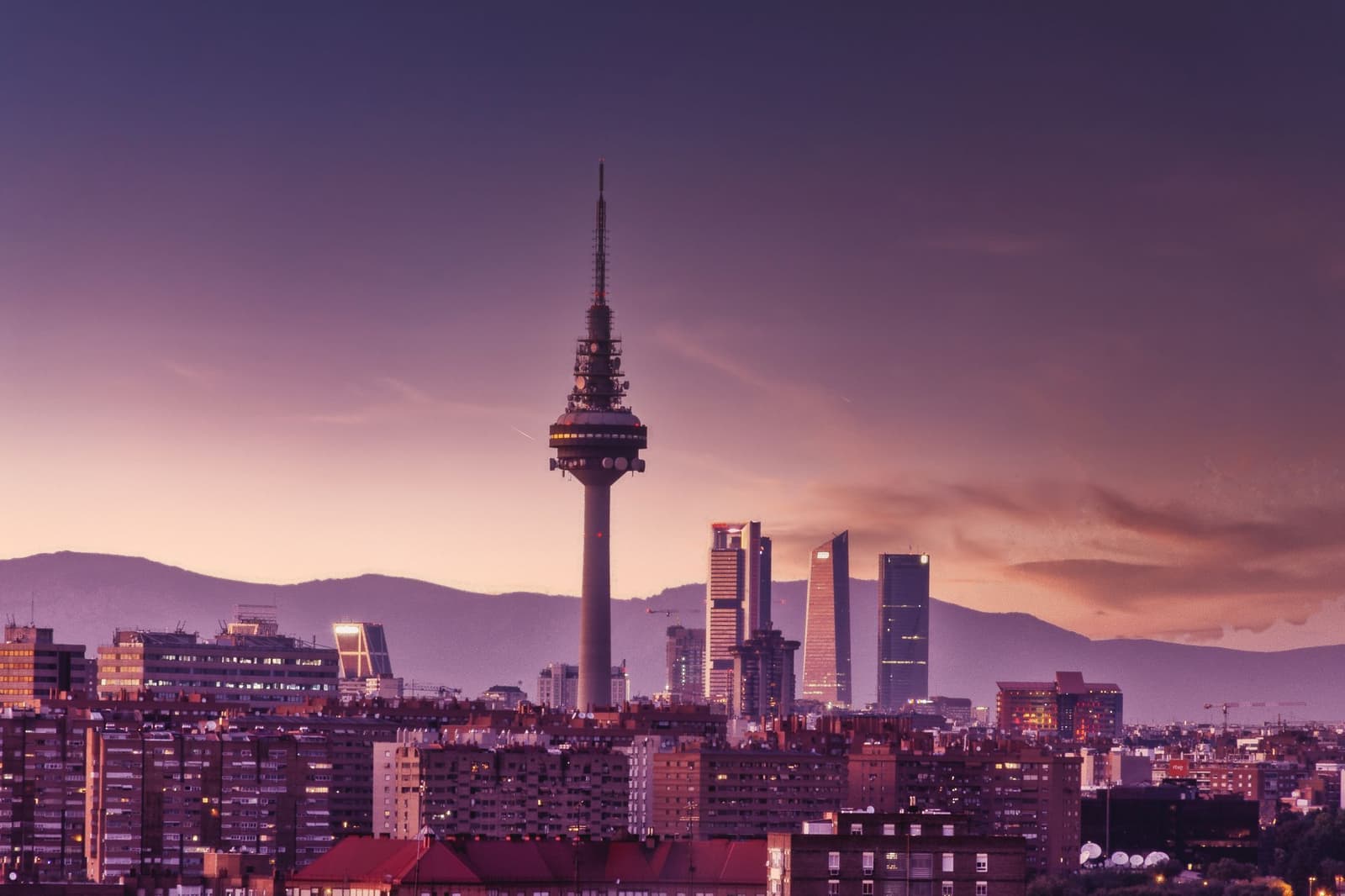 Torrespaña y las Cuatro Torres al atardecer